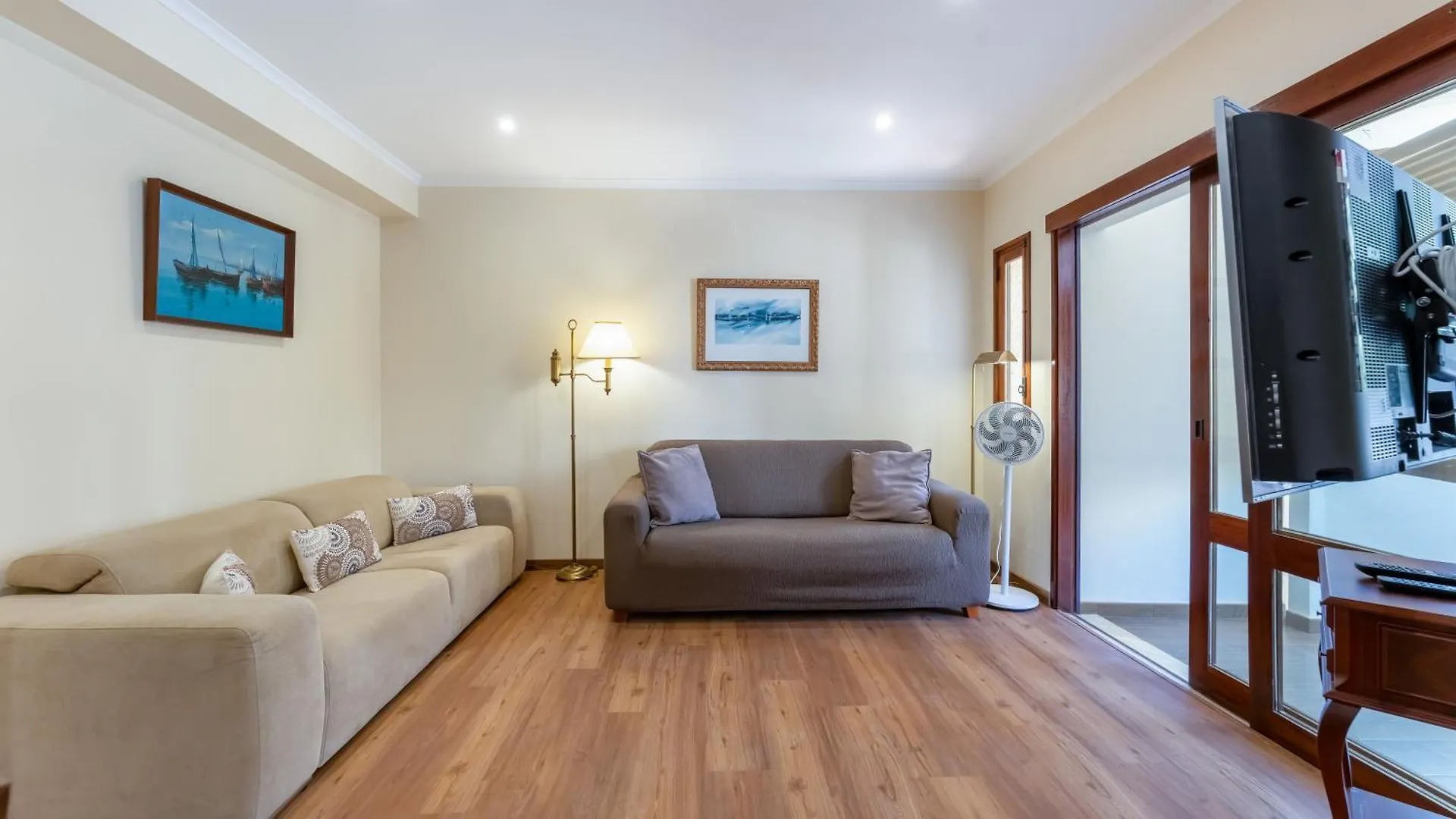 Apartment 4 Bdr Flat With Balcony In Armacao By Lovelystay Armacao de Pera