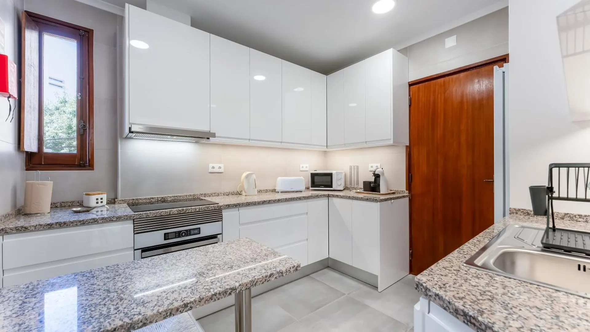 4 Bdr Flat With Balcony In Armacao By Lovelystay contacts