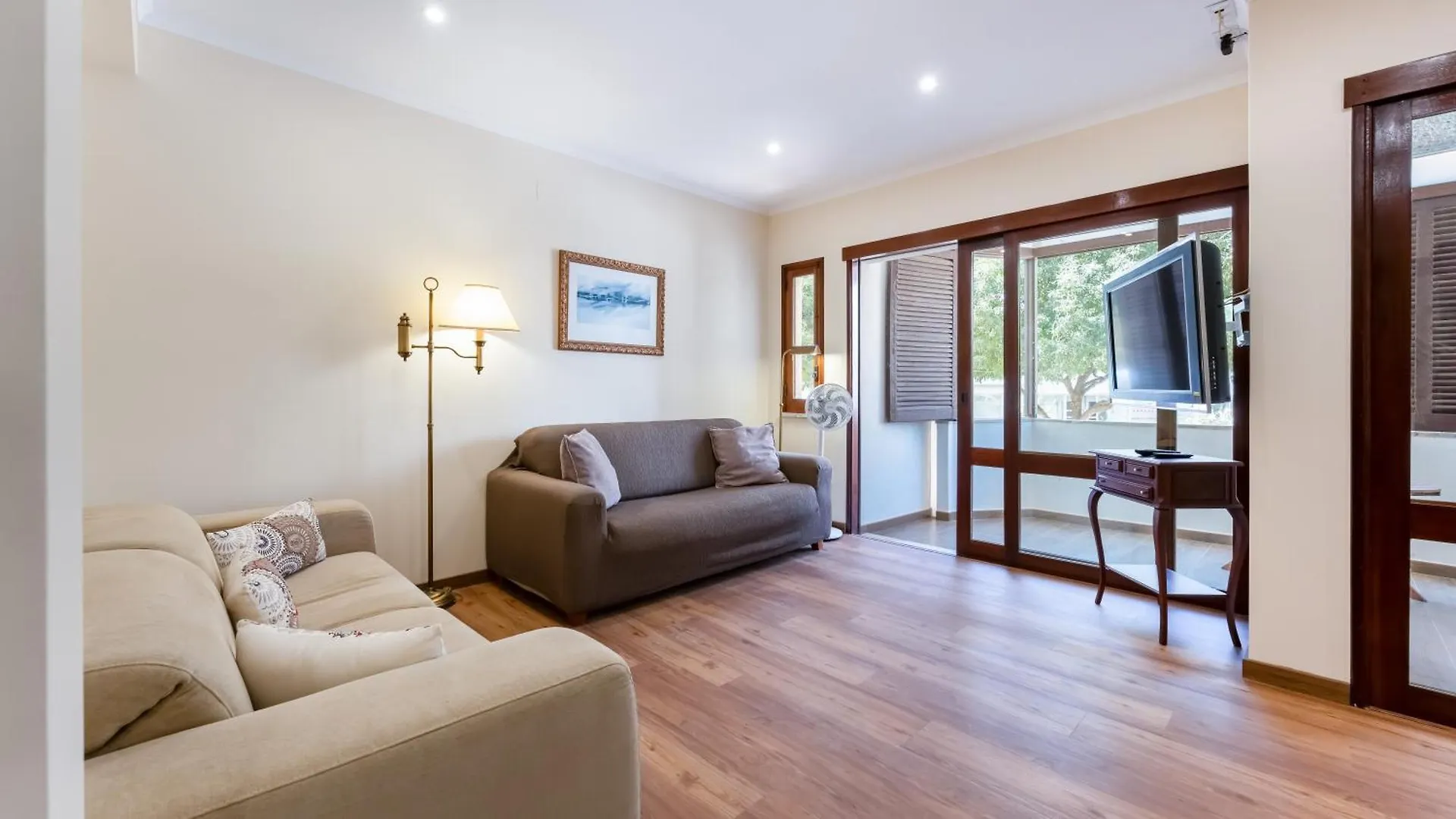 4 Bdr Flat With Balcony In Armacao By Lovelystay Armacao de Pera Apartment