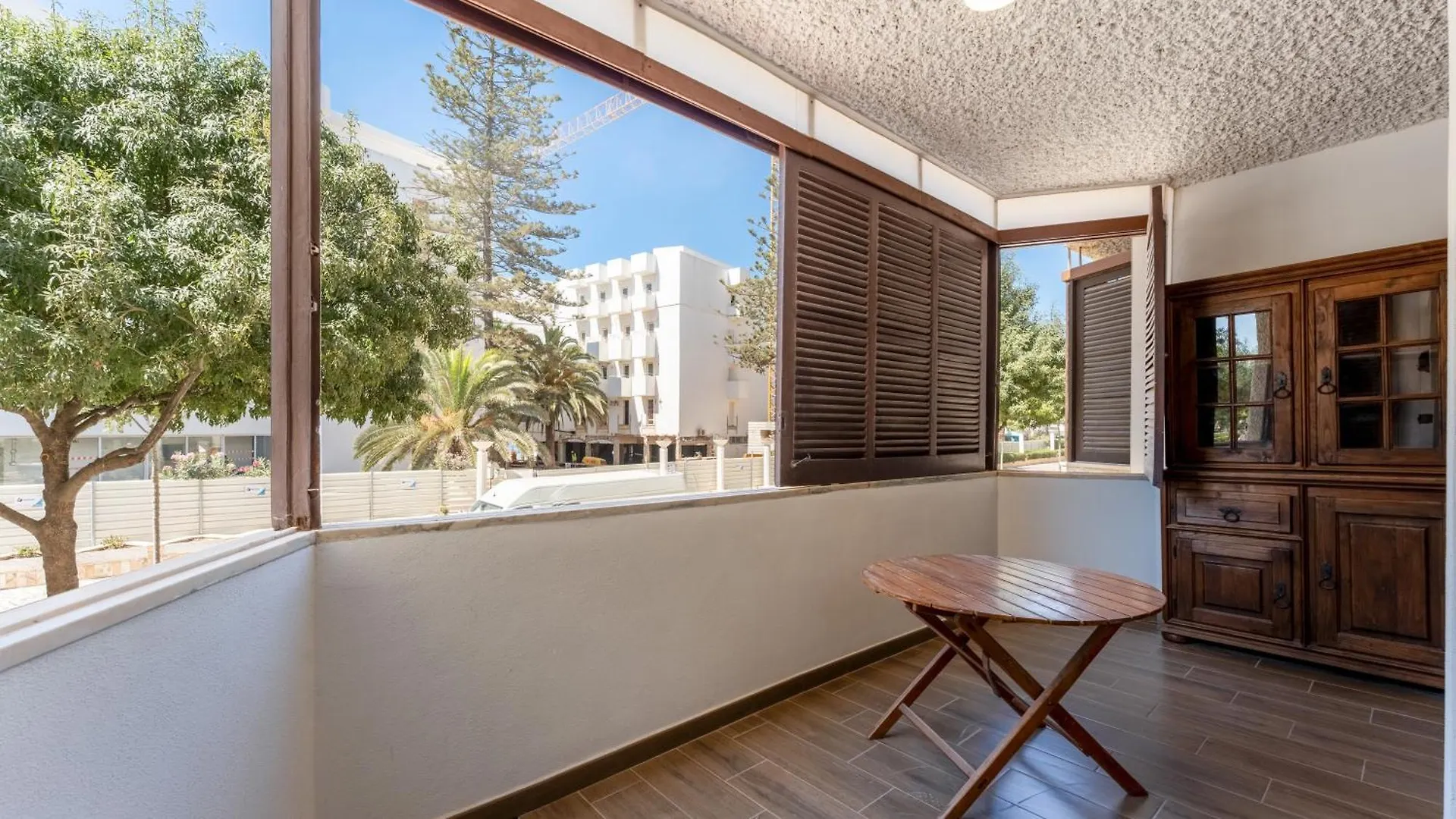 4 Bdr Flat With Balcony In Armacao By Lovelystay Armacao de Pera